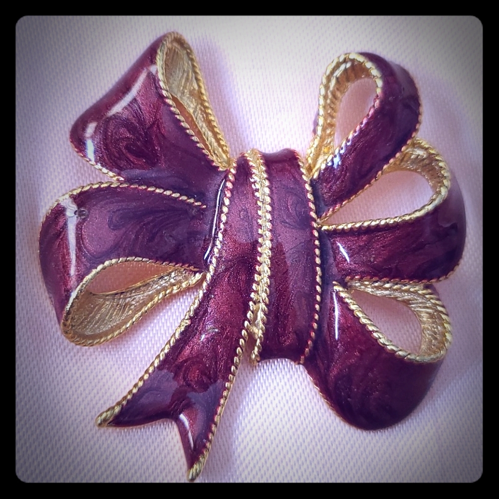 Vintage Brooch Signed c;TC nwOt